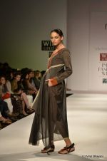 Model walk the ramp for Vaishali S Show at Wills Lifestyle India Fashion Week 2012 day 4 on 9th Oct 2012 (28).JPG